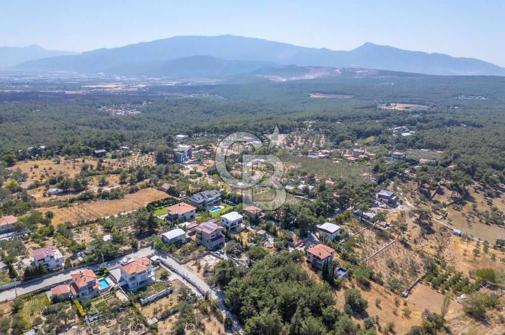 Bornova Yakaköyde 1617 m² Arsa İçinde Dubleks Villa