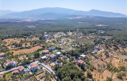 Bornova Yakaköyde 1617 m² Arsa İçinde Dubleks Villa