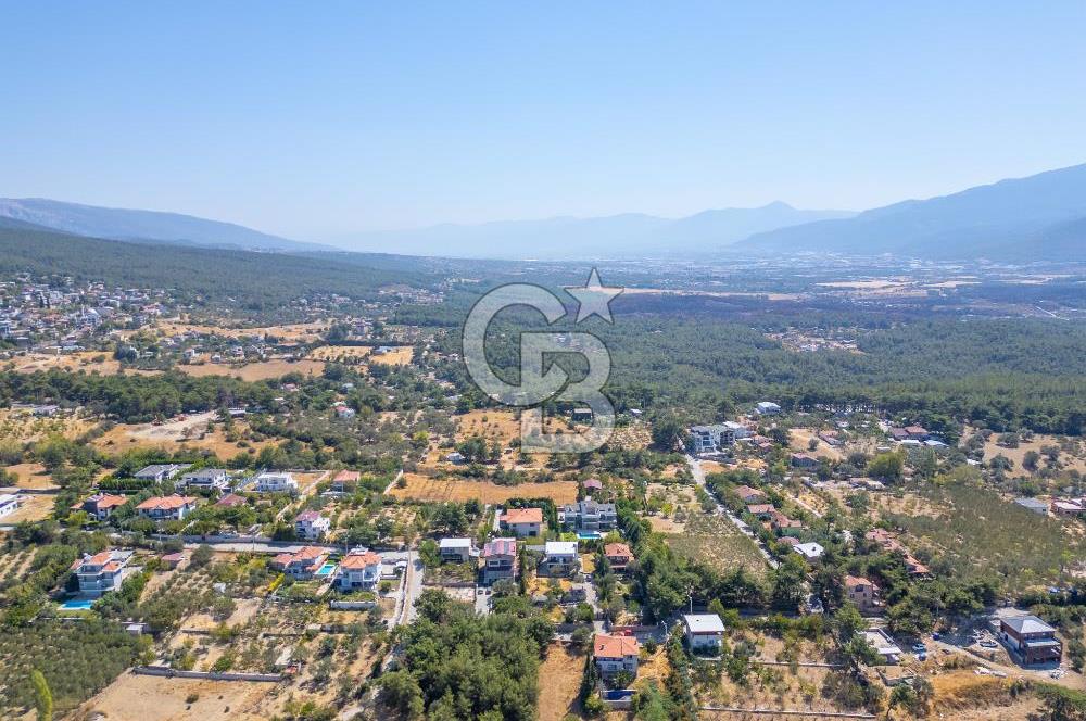 Bornova Yakaköyde 1617 m² Arsa İçinde Dubleks Villa