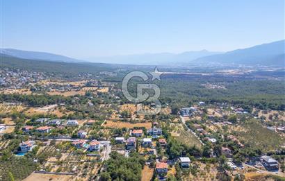 Bornova Yakaköyde 1617 m² Arsa İçinde Dubleks Villa