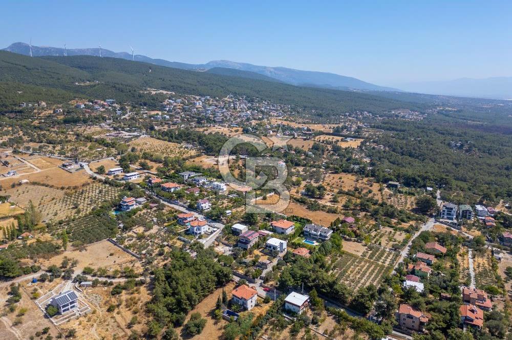 Bornova Yakaköyde 1617 m² Arsa İçinde Dubleks Villa
