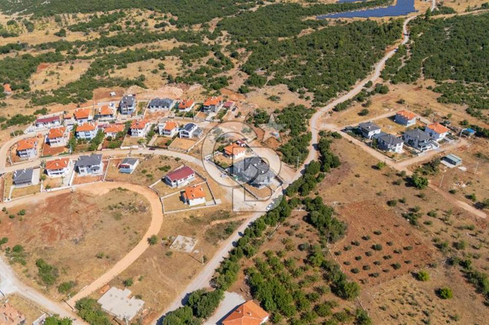 İKİZCE MH. YENİ KONUTLAR BÖLGESİNDE GENİŞ BAHÇELİ 4+1 VİLLA