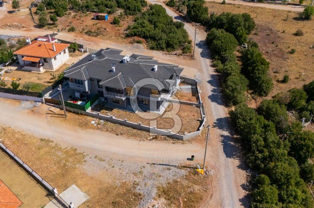 İKİZCE MH. YENİ KONUTLAR BÖLGESİNDE GENİŞ BAHÇELİ 4+1 VİLLA