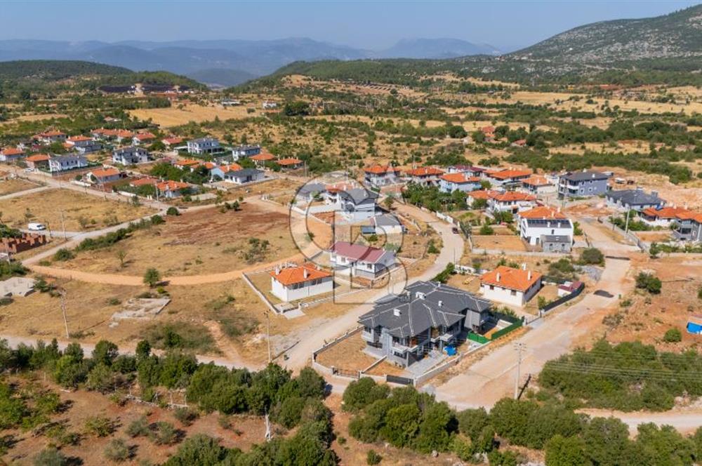 İKİZCE MH. YENİ KONUTLAR BÖLGESİNDE GENİŞ BAHÇELİ 4+1 VİLLA