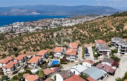 CB MARİNA'DAN GÜLLÜK'TE PANAROMİK DENİZ MANZARALI 3+1 BAHÇE KATI