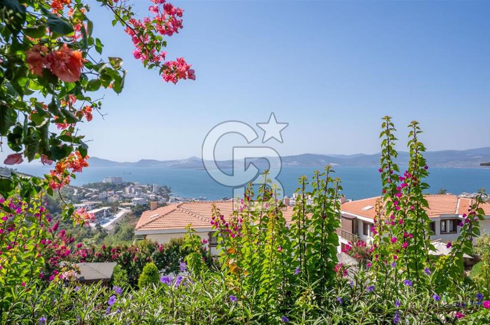 CB MARİNA'DAN GÜLLÜK'TE PANAROMİK DENİZ MANZARALI 3+1 BAHÇE KATI
