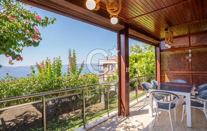 CB MARİNA'DAN GÜLLÜK'TE PANAROMİK DENİZ MANZARALI 3+1 BAHÇE KATI