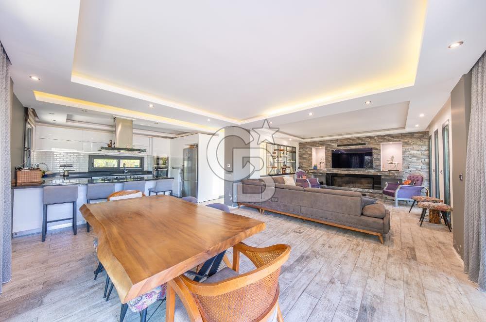 Bornova Yakaköyde 1617 m² Arsa İçinde Dubleks Villa