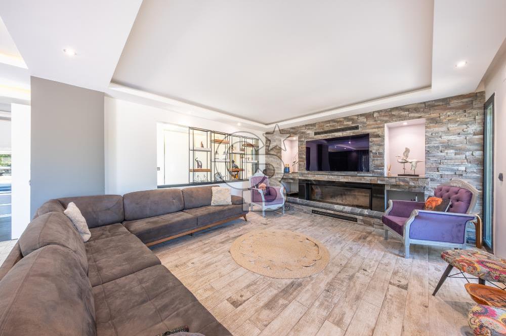 Bornova Yakaköyde 1617 m² Arsa İçinde Dubleks Villa