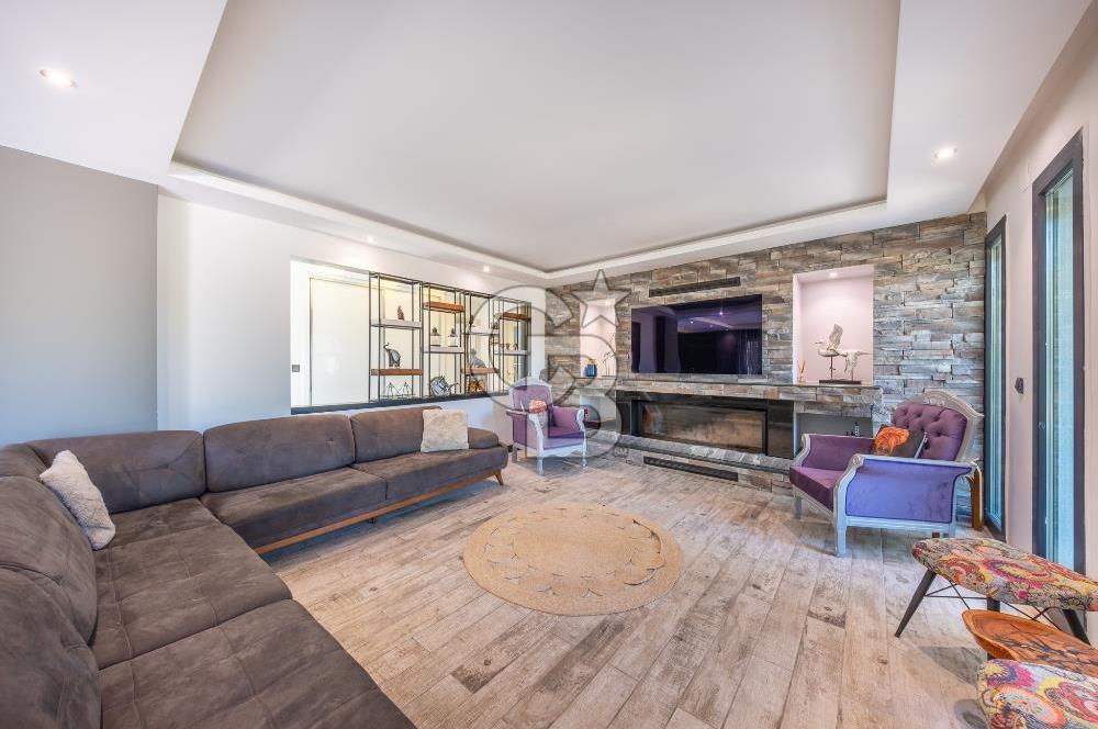 Bornova Yakaköyde 1617 m² Arsa İçinde Dubleks Villa