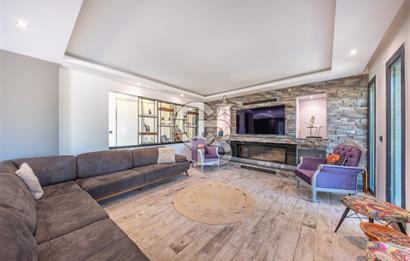 Bornova Yakaköyde 1617 m² Arsa İçinde Dubleks Villa