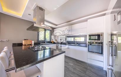 Bornova Yakaköyde 1617 m² Arsa İçinde Dubleks Villa