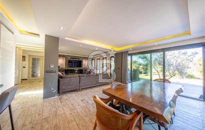 Bornova Yakaköyde 1617 m² Arsa İçinde Dubleks Villa