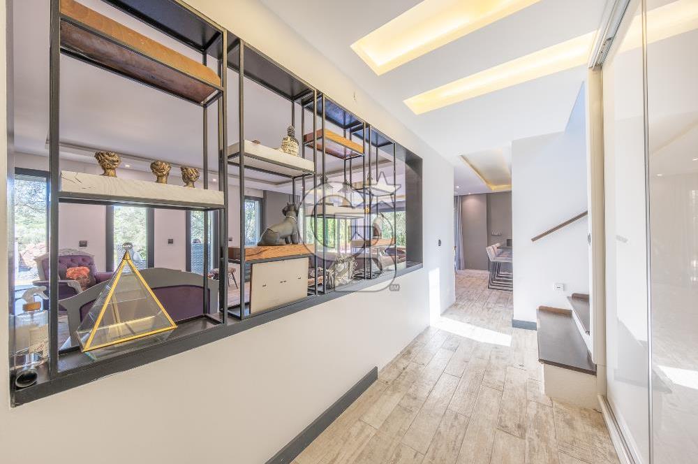 Bornova Yakaköyde 1617 m² Arsa İçinde Dubleks Villa
