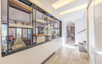 Bornova Yakaköyde 1617 m² Arsa İçinde Dubleks Villa
