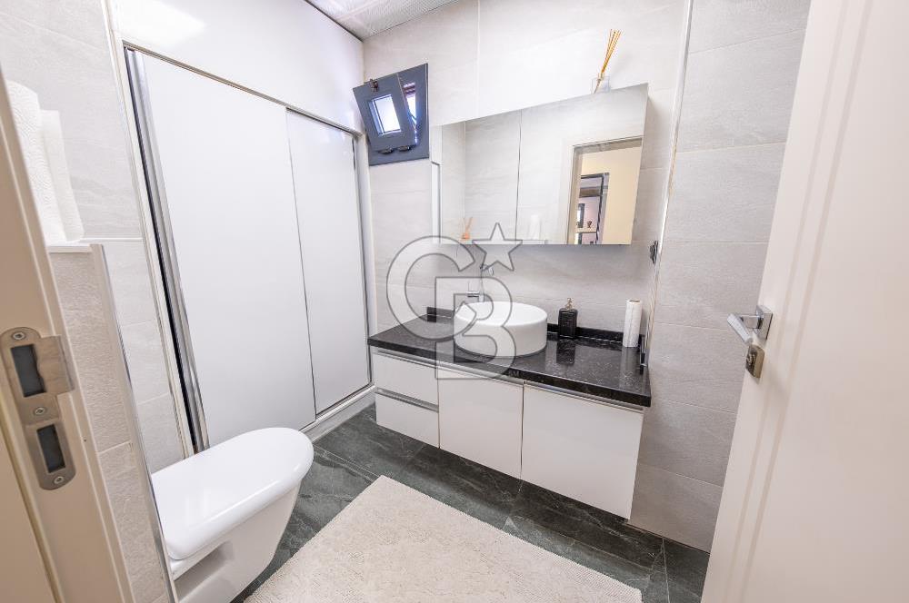 Bornova Yakaköyde 1617 m² Arsa İçinde Dubleks Villa