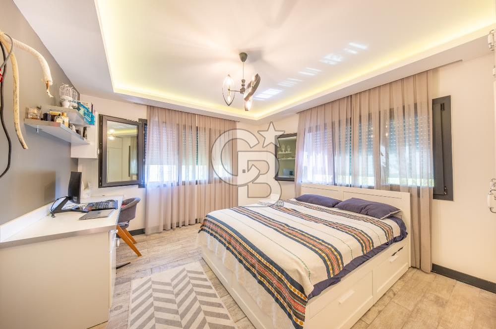Bornova Yakaköyde 1617 m² Arsa İçinde Dubleks Villa