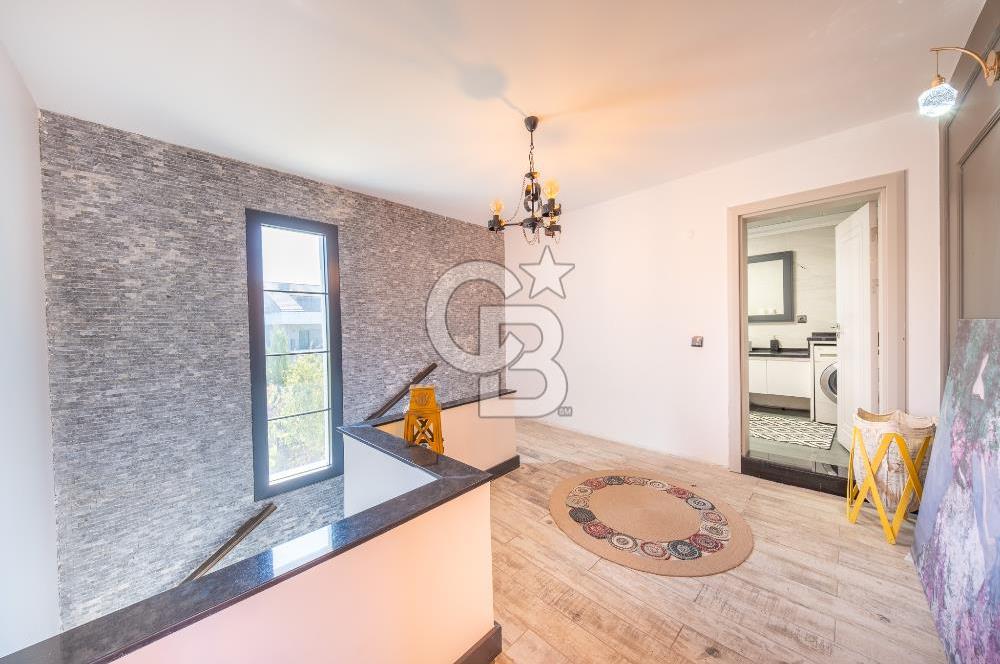 Bornova Yakaköyde 1617 m² Arsa İçinde Dubleks Villa