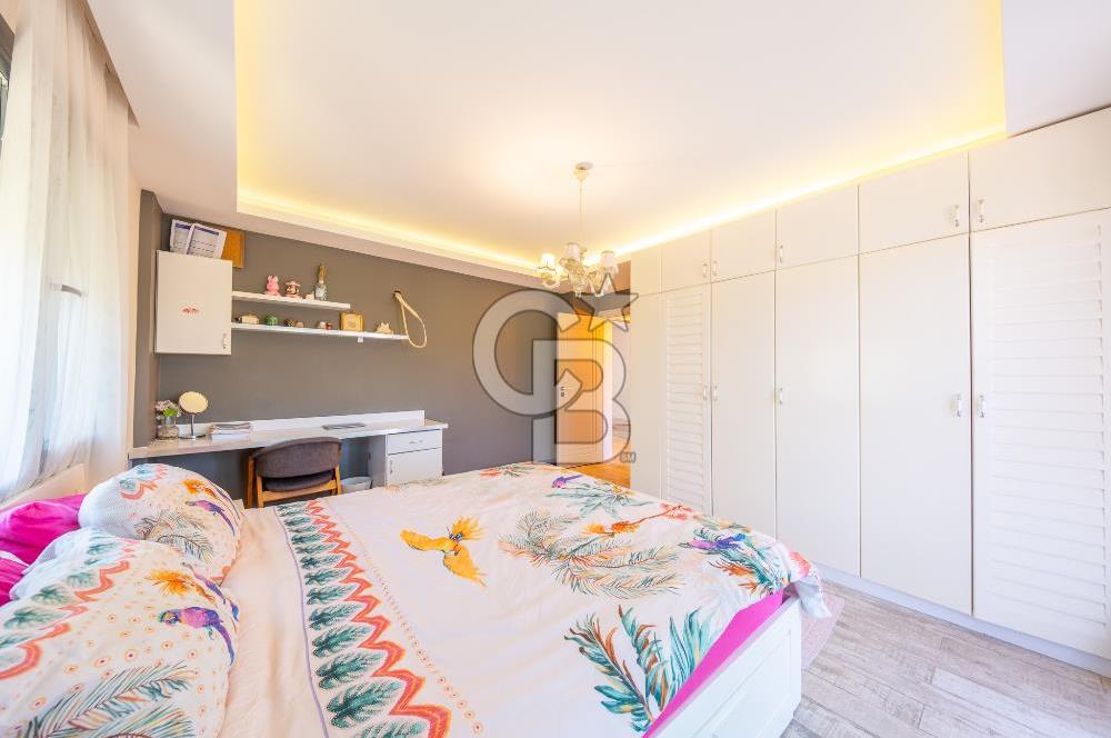 Bornova Yakaköyde 1617 m² Arsa İçinde Dubleks Villa