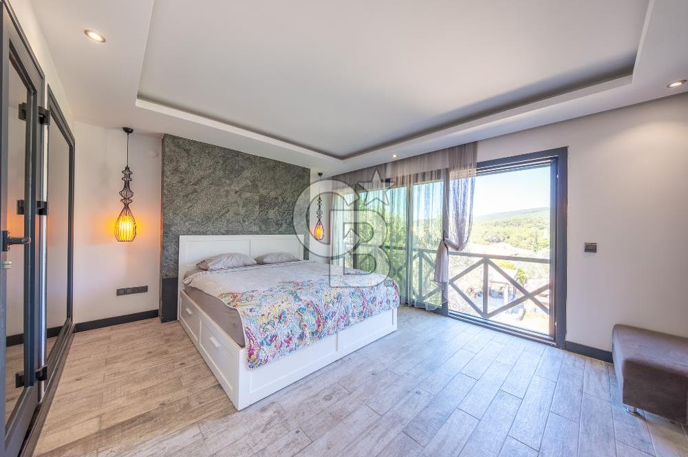 Bornova Yakaköyde 1617 m² Arsa İçinde Dubleks Villa