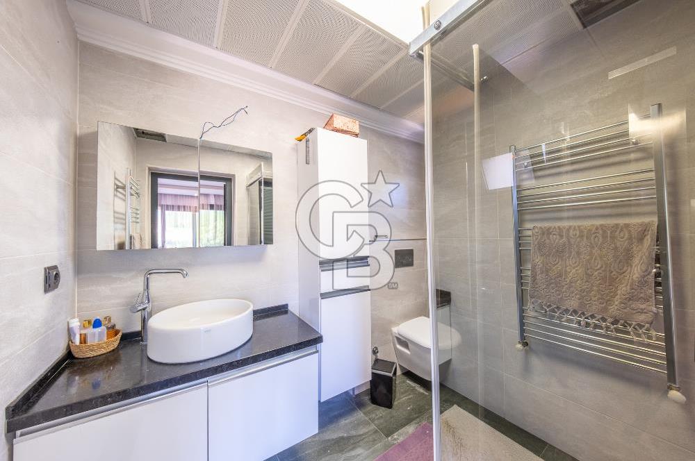 Bornova Yakaköyde 1617 m² Arsa İçinde Dubleks Villa