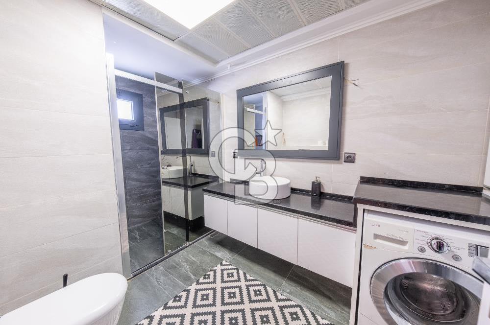 Bornova Yakaköyde 1617 m² Arsa İçinde Dubleks Villa