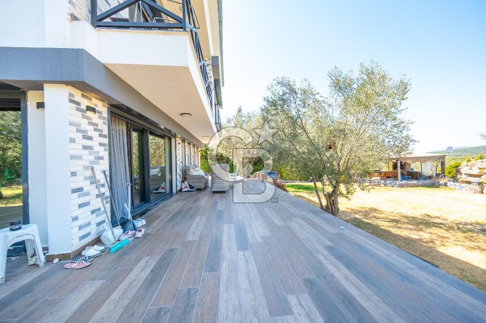 Bornova Yakaköyde 1617 m² Arsa İçinde Dubleks Villa