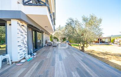 Bornova Yakaköyde 1617 m² Arsa İçinde Dubleks Villa