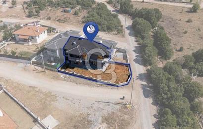 İKİZCE MH. YENİ KONUTLAR BÖLGESİNDE GENİŞ BAHÇELİ 4+1 VİLLA