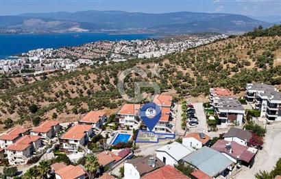 CB MARİNA'DAN GÜLLÜK'TE PANAROMİK DENİZ MANZARALI 3+1 BAHÇE KATI