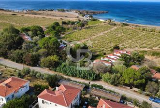 BOZCAADADA SİTE İÇİNDE ÇİFT TAPULU 2+1 VİLLA, 1 DÖNÜM ARAZİ