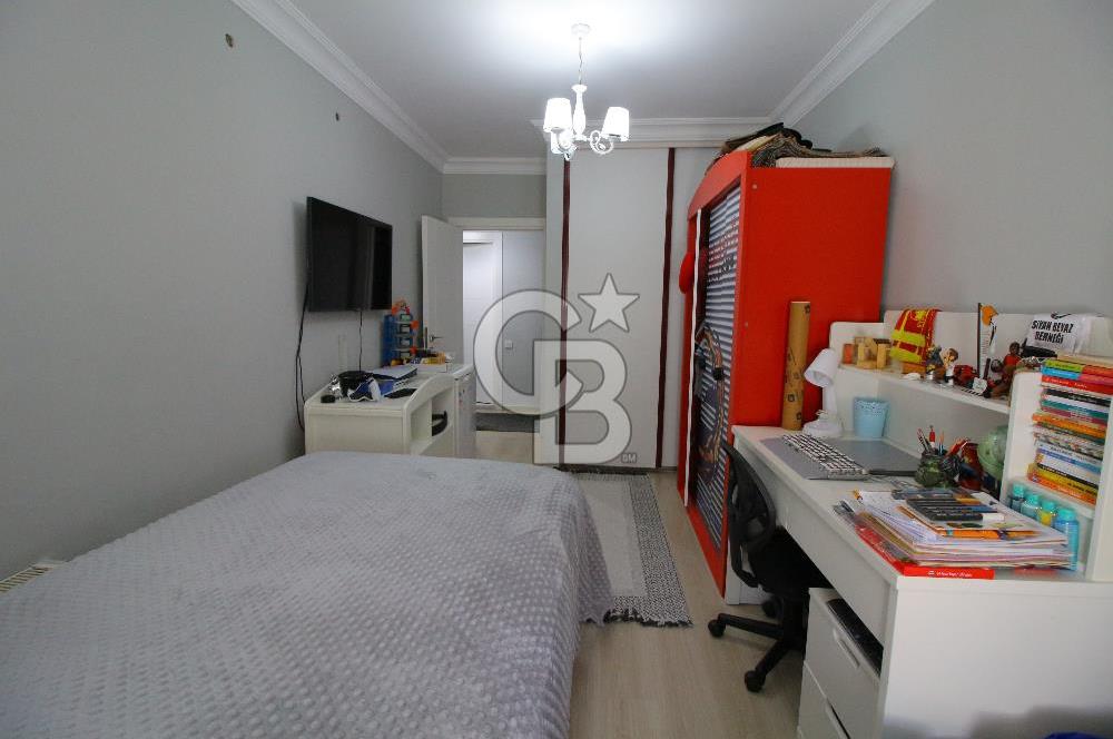 Emlak Bankası 3.Etap Köşe Konum Full Tadilatlı Satılık 3+1