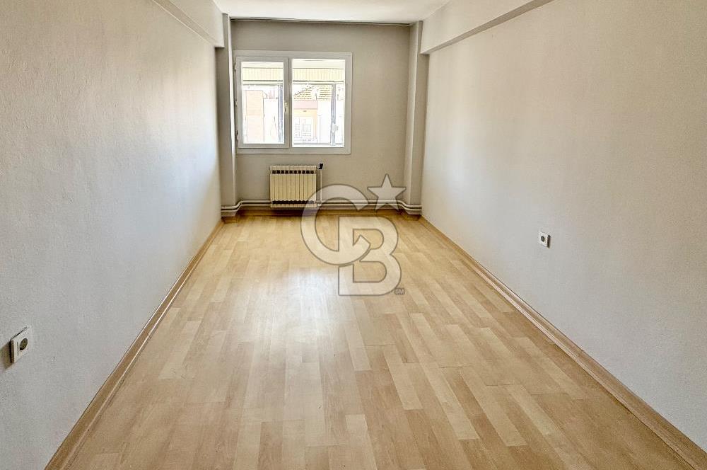 Atatürk Bulvarı’nda Merkezi ve Aydınlık 3+1 Kiralık Daire 