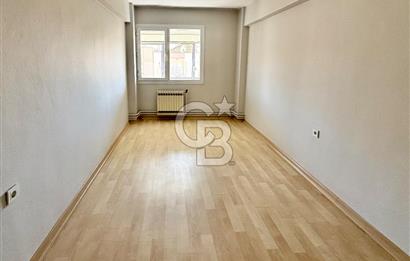 Atatürk Bulvarı’nda Merkezi ve Aydınlık 3+1 Kiralık Daire 