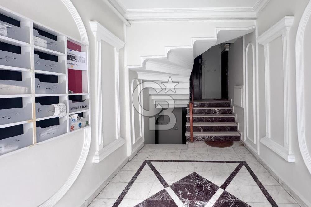 Acıbadem'de Asansörlü Otoparklı Geniş 3+1 Kiralık Daire