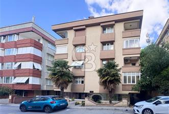 Acıbadem'de Asansörlü Otoparklı Geniş 3+1 Kiralık Daire