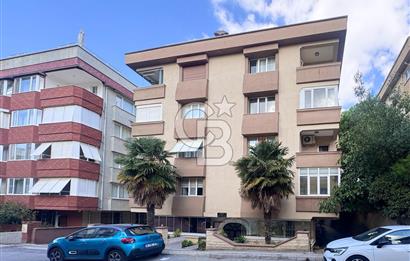 Acıbadem'de Asansörlü Otoparklı Geniş 3+1 Kiralık Daire
