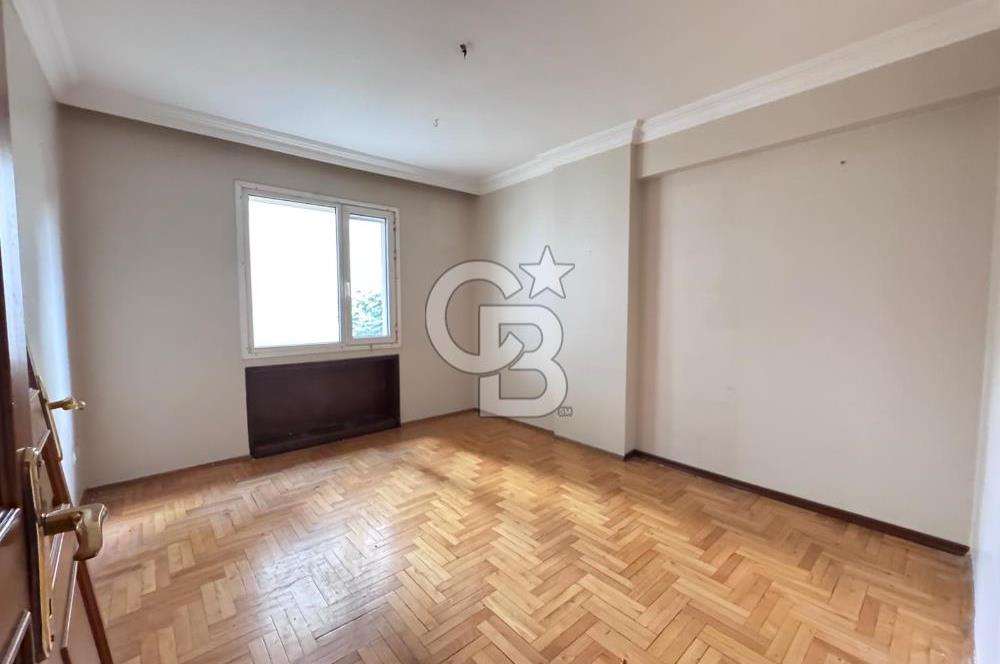 Acıbadem'de Asansörlü Otoparklı Geniş 3+1 Kiralık Daire
