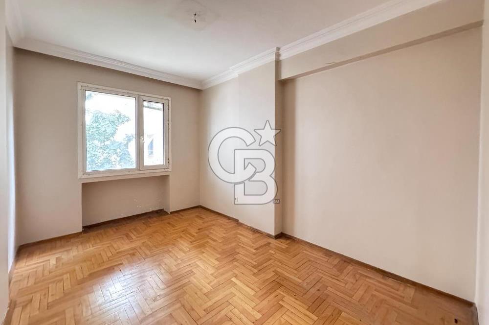 Acıbadem'de Asansörlü Otoparklı Geniş 3+1 Kiralık Daire