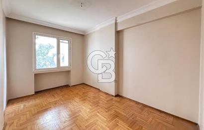 Acıbadem'de Asansörlü Otoparklı Geniş 3+1 Kiralık Daire