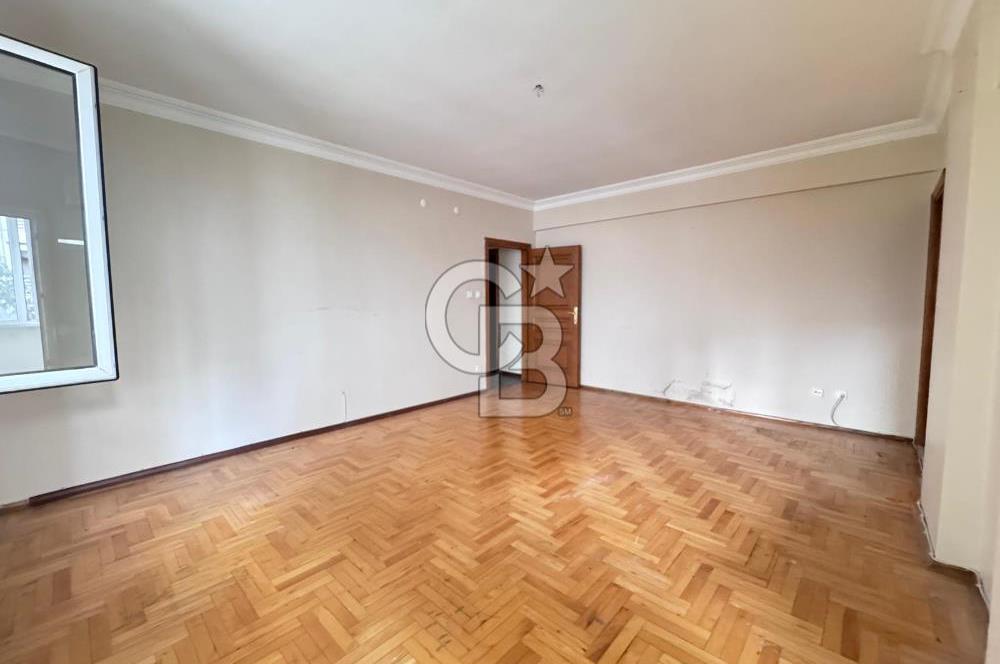 Acıbadem'de Asansörlü Otoparklı Geniş 3+1 Kiralık Daire