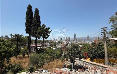 KONAK GÜNEY MAHALLESİNDE KÖRFEZ MANZARALI SATILIK ARSA