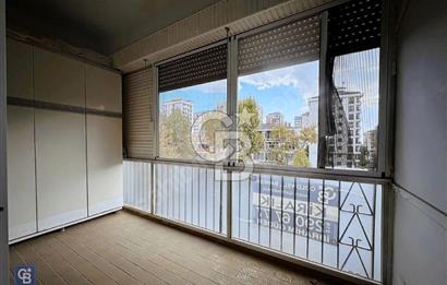CADDEBOSTAN BAĞDAT CADDESİ ÜZERİNDE OFİS&İŞYERİ KİRALIK 3+1