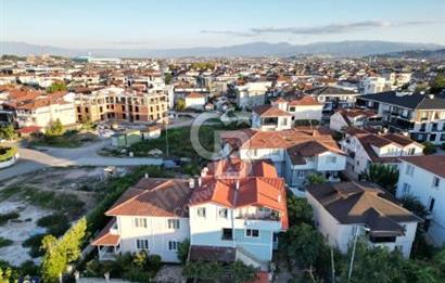 SERDİVAN YAZLIK'TA MERKEZİ KONUMDA MÜSTAKİL 3 KATLI BİNA