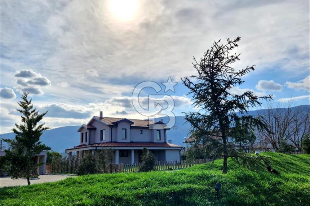 Yeşilyayla Köyü'nde Doğayla İç İçe 775m² Arsalı İskanlı Villa