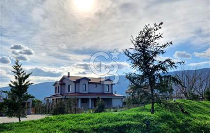 Yeşilyayla Köyü'nde Doğayla İç İçe 775m² Arsalı İskanlı Villa