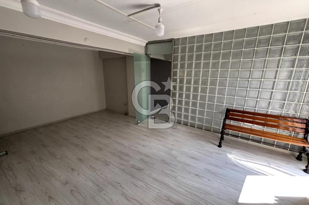 Fatih Fevzipaşa Cad. Üzerinde Kiralık Balkonlu İş Yeri