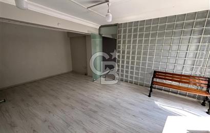 Fatih Fevzipaşa Cad. Üzerinde Kiralık Balkonlu İş Yeri