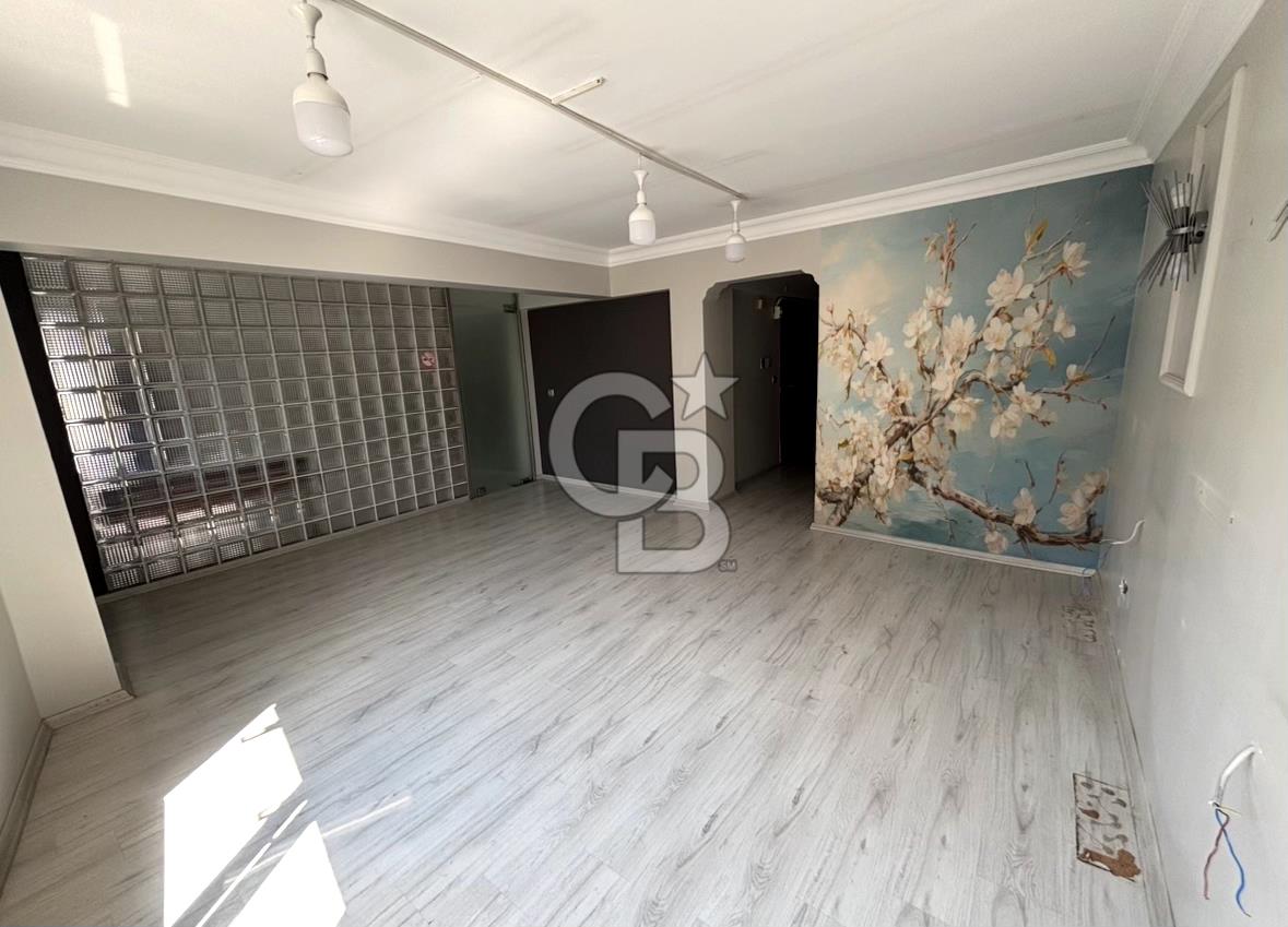Fatih Fevzipaşa Cad. Üzerinde Kiralık Balkonlu İş Yeri