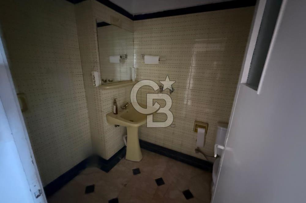 İZMİT İNÖNÜ CADDESİNDE MANZARALI ARAKAT SATILIK 120M2 DAİRE